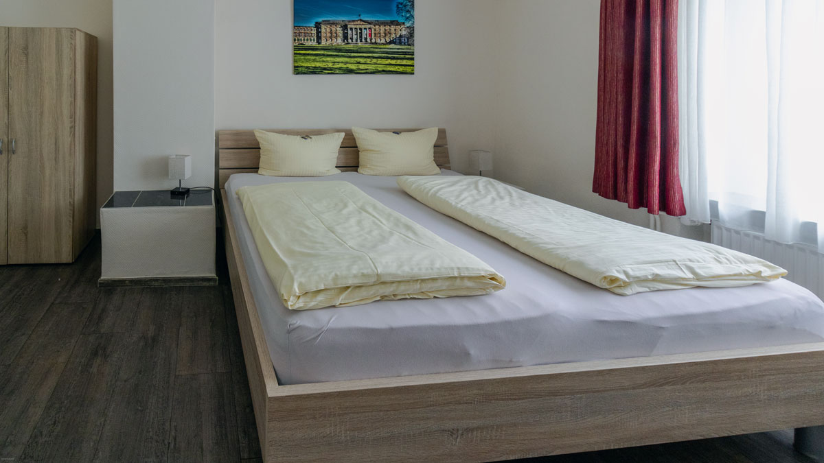 kingsize bed