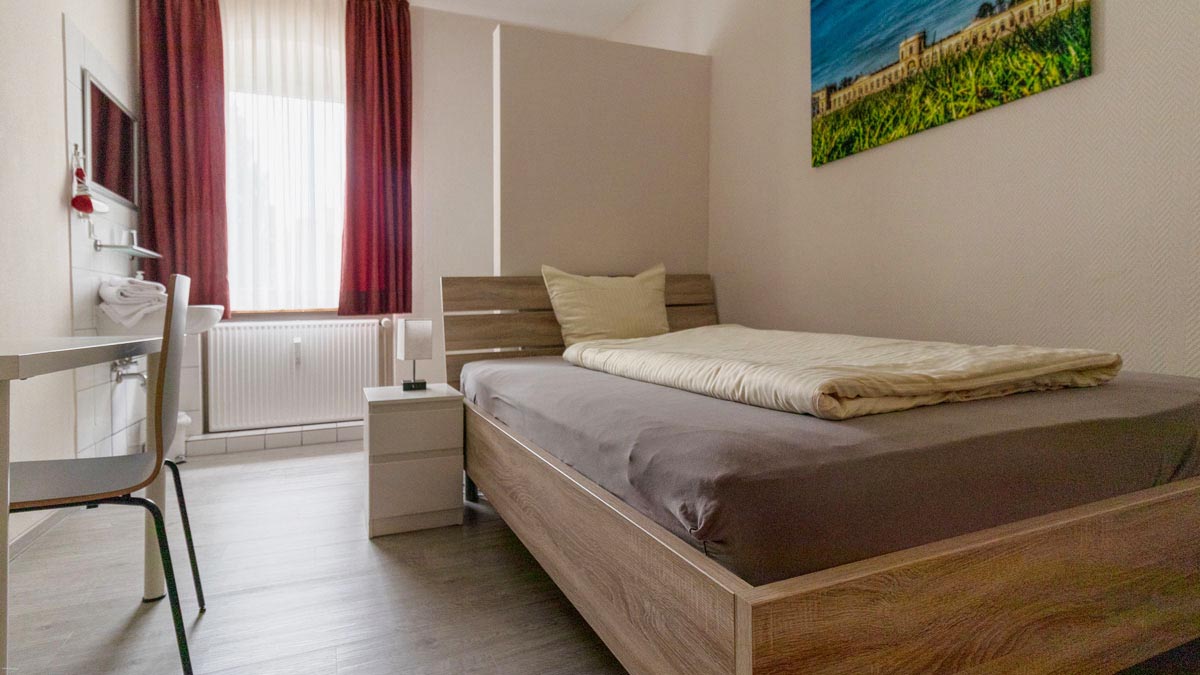 Single room, economy class