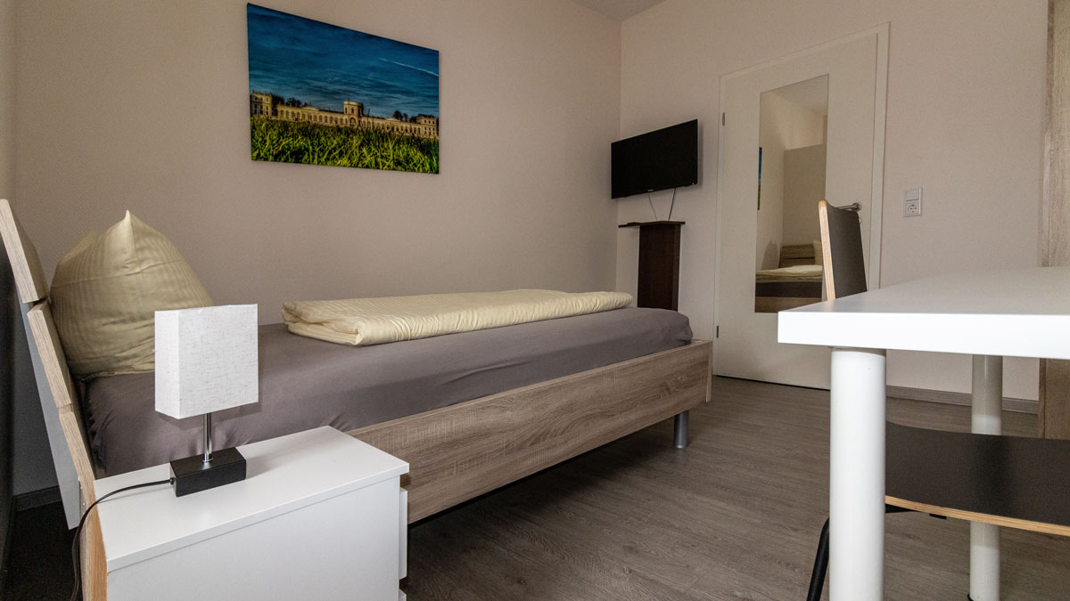 Single room, economy class