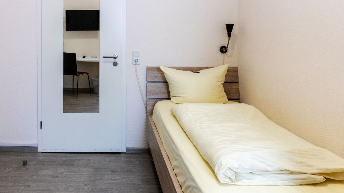 Single room, economy class