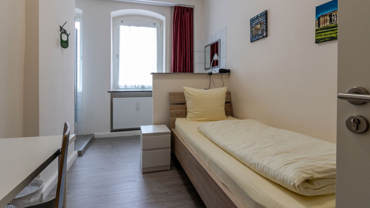 Single room, economy class